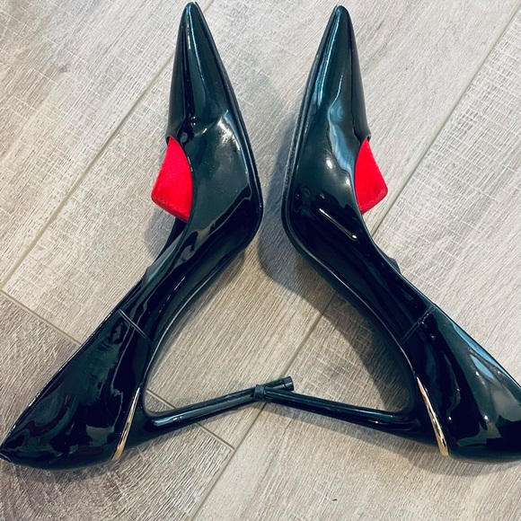 Louis Vuitton , high heels model 12cm, in black patent leather, size 40.5FR. - Picture 2 of 7